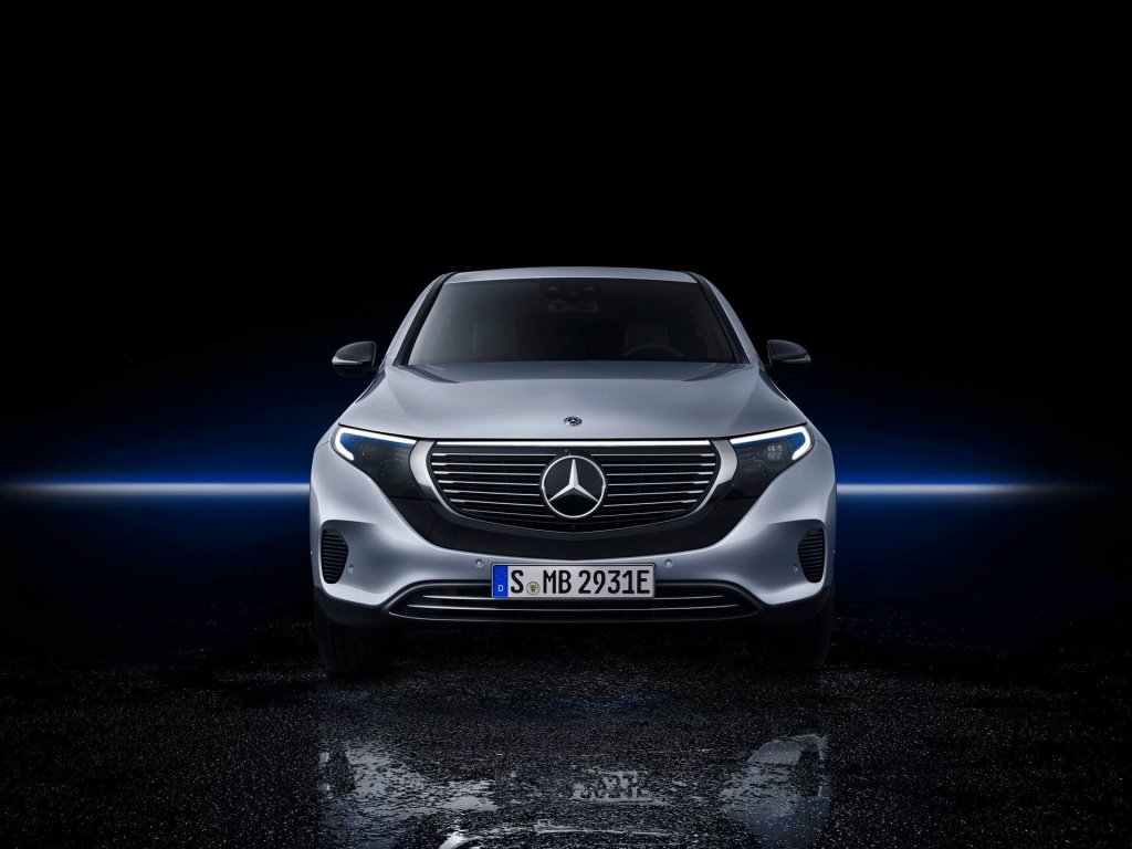 Mercedes-Benz показал первый серийный электромобиль суббренда EQ